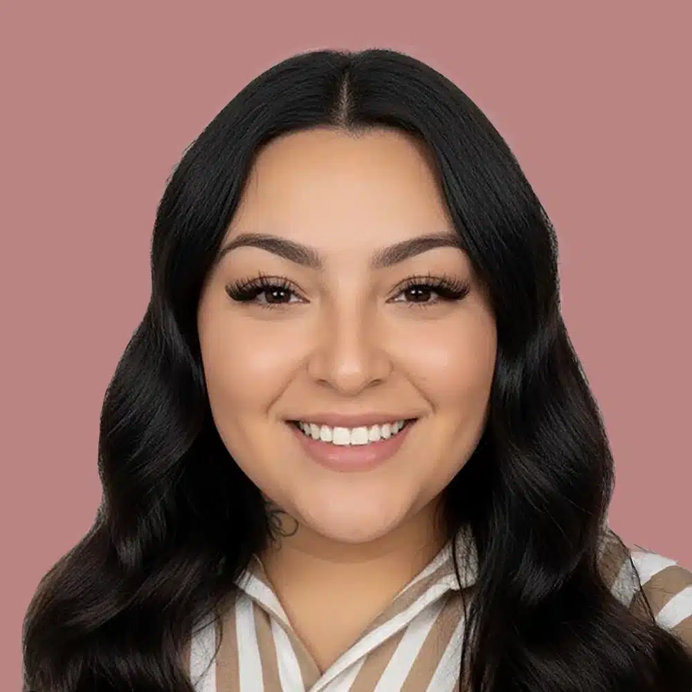 Headshot of Yilian Riquenes, Business Office Manager for Complete Home Care Greenacres Private-Duty In-Home Care